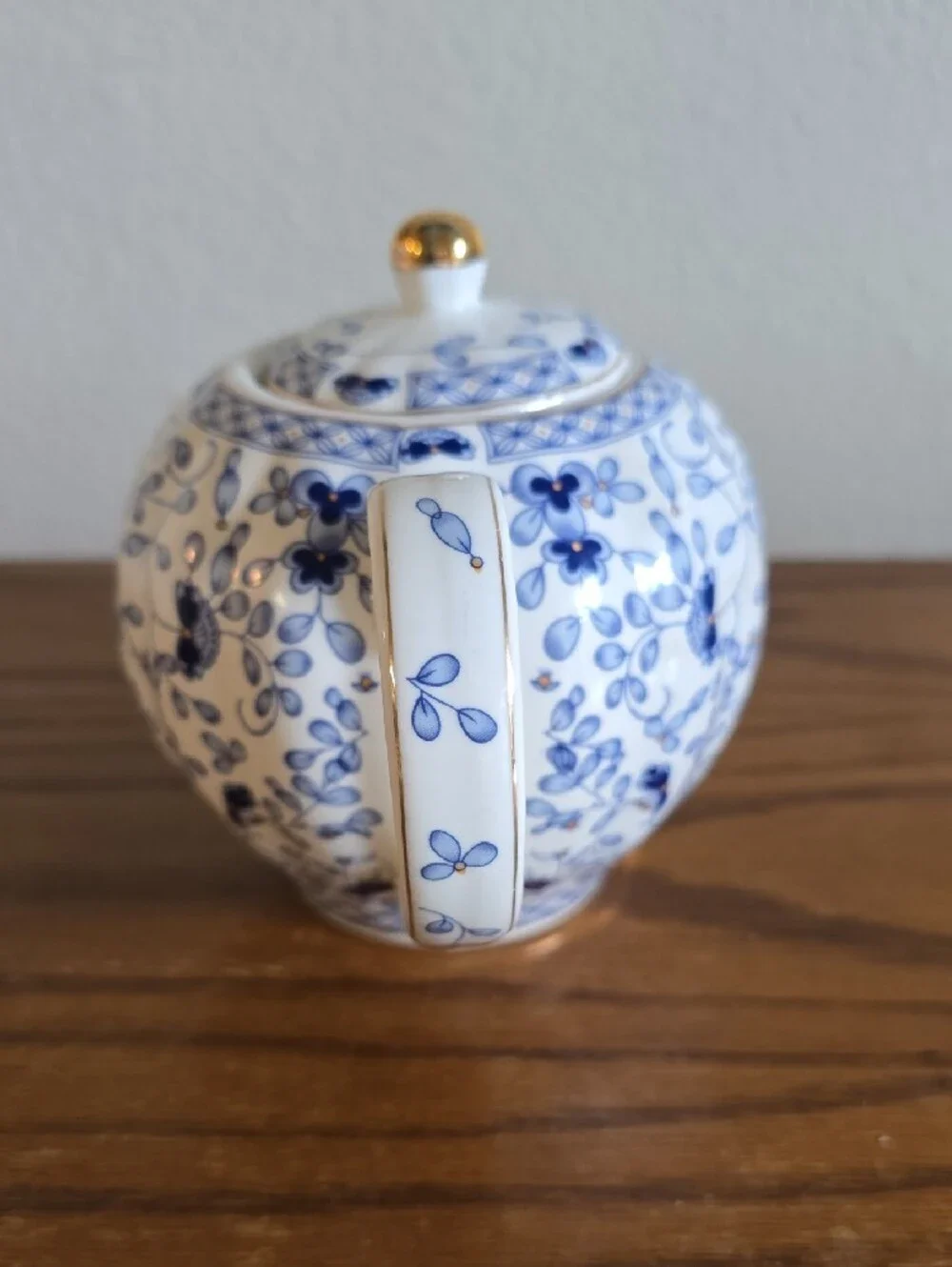 Grace's Teaware Porcelain Teapot with Gold Accent Tote 16